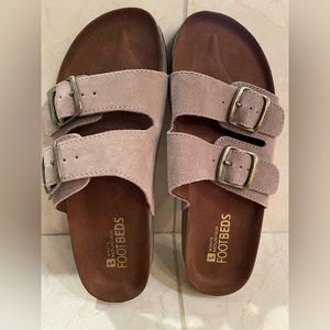 White Mountain Footbeds sandals. Size 8. New without tags